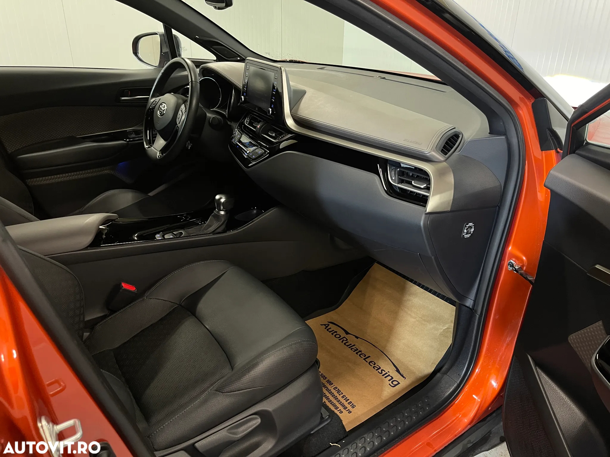 Toyota C-HR 2.0 HSD 184 CP 4x2 CVT Classy Bi-Tone - 10