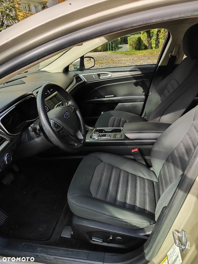 Ford Fusion - 10