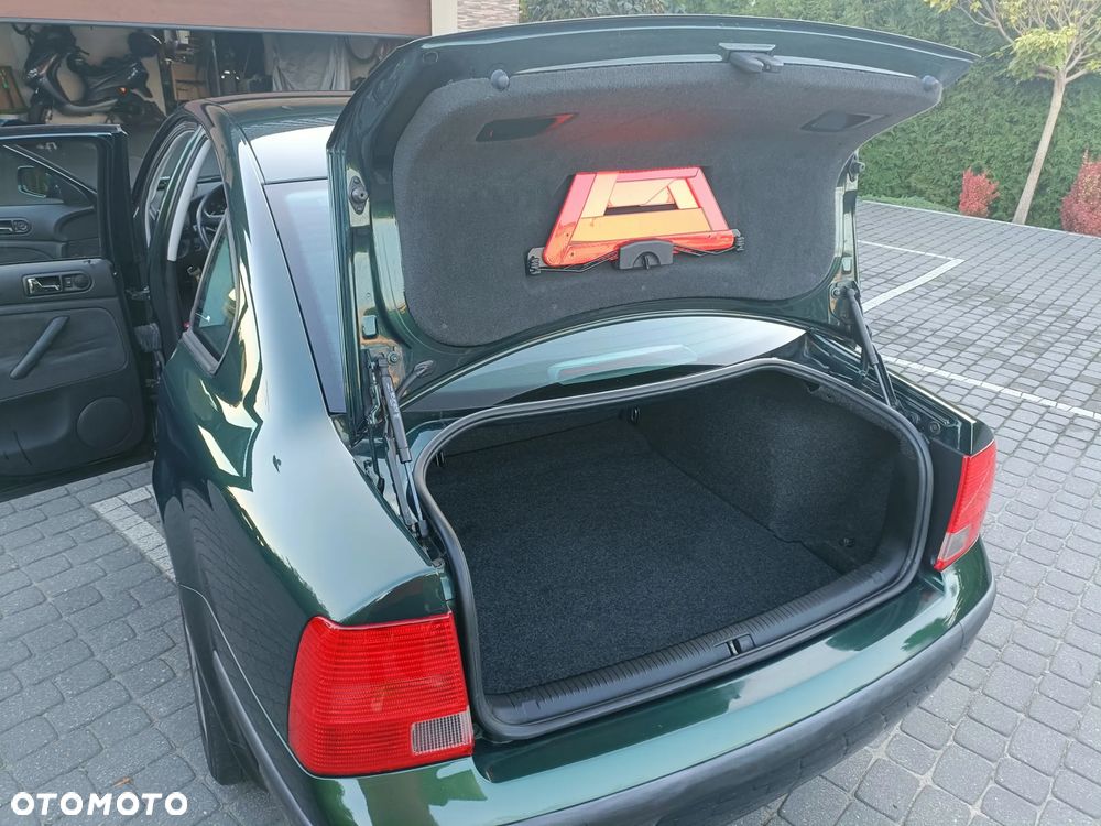 Volkswagen Passat 1.8 Comfortline - 17
