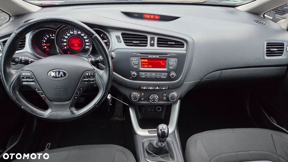 Kia Ceed 1.6 CRDi 128 Dream Team Edition - 16