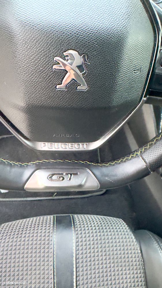 Peugeot e-208 GT - 13