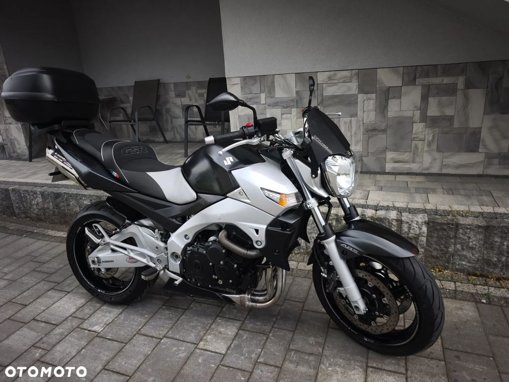 Suzuki GSR - 25
