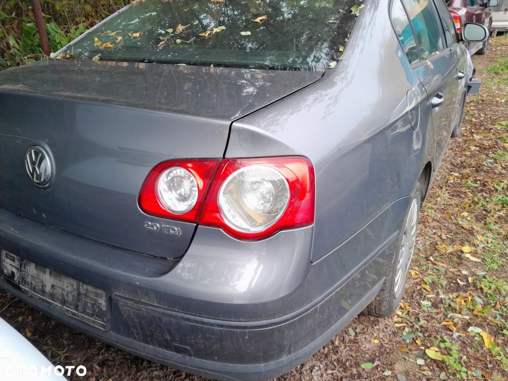 Lampa tylna prawa w błotnik VW Passat B6 05-10r. sedan Europa - 2