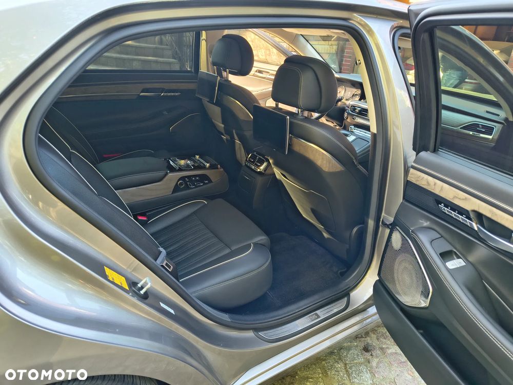 Genesis G90 - 23