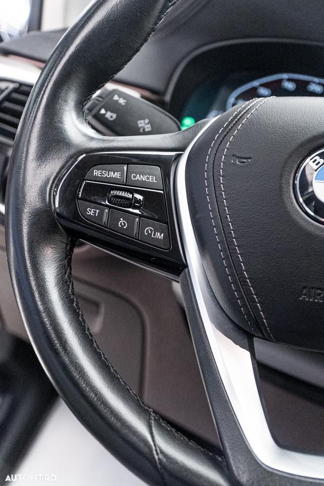 BMW Seria 5 530e Aut. Luxury Line - 17