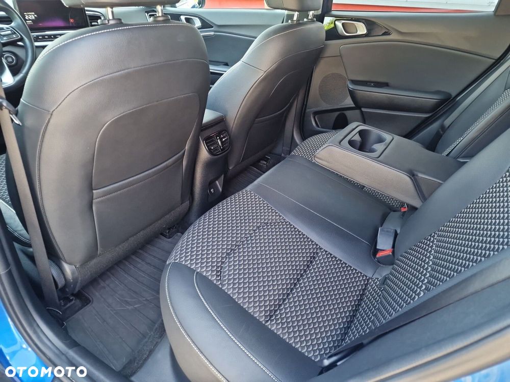Kia XCeed 1.5 T-GDI Business Line DCT - 32