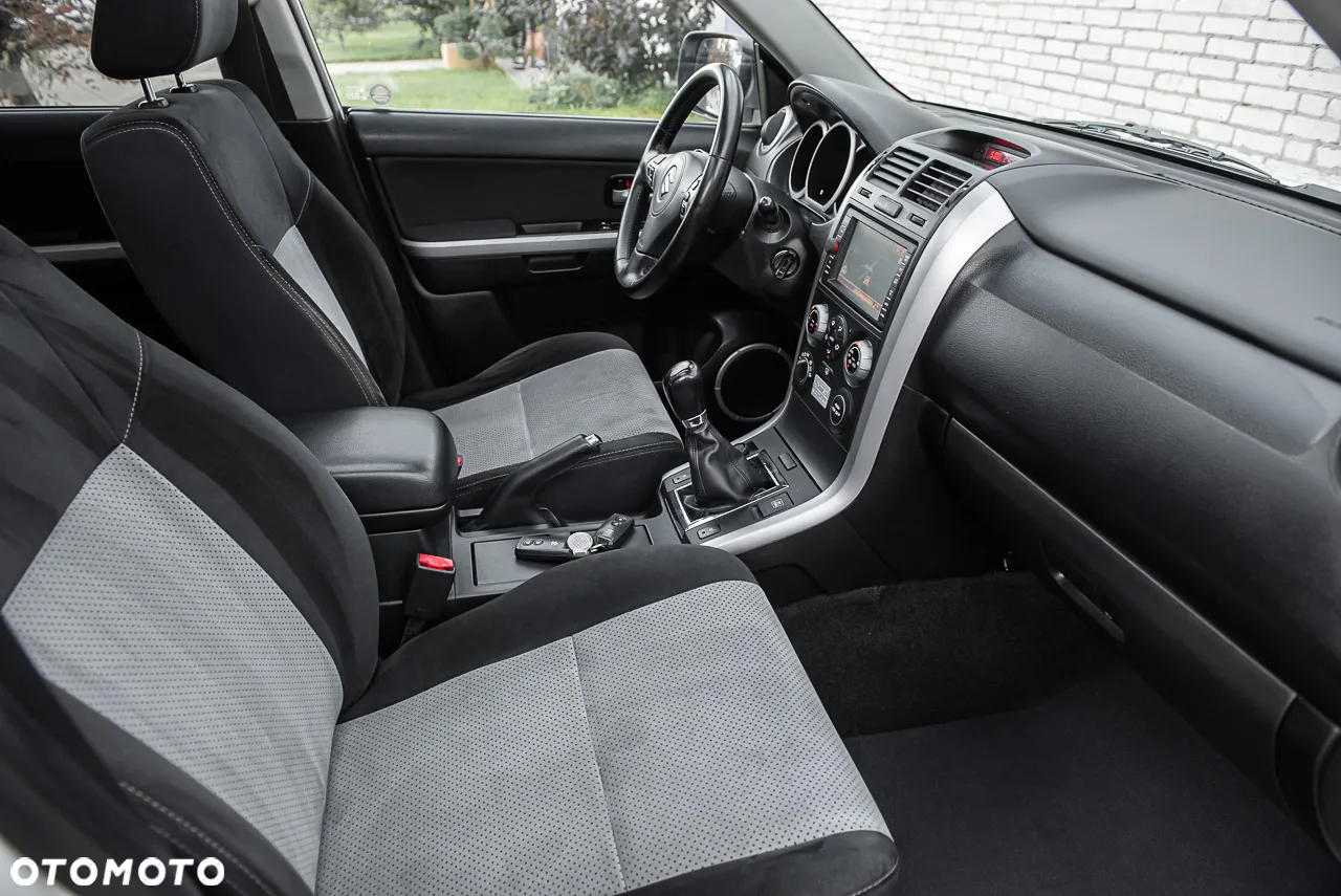 Suzuki Grand Vitara 2.0 De luxe - 19