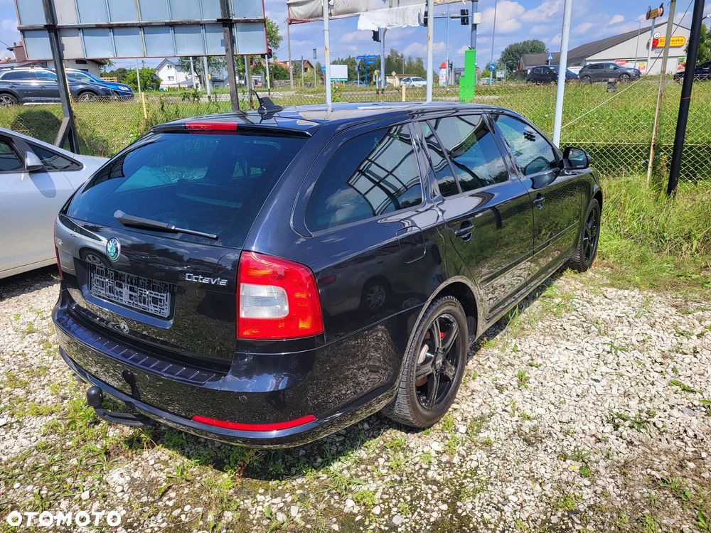 Skoda Octavia Combi 2.0 TDI DPF DSG RS - 8
