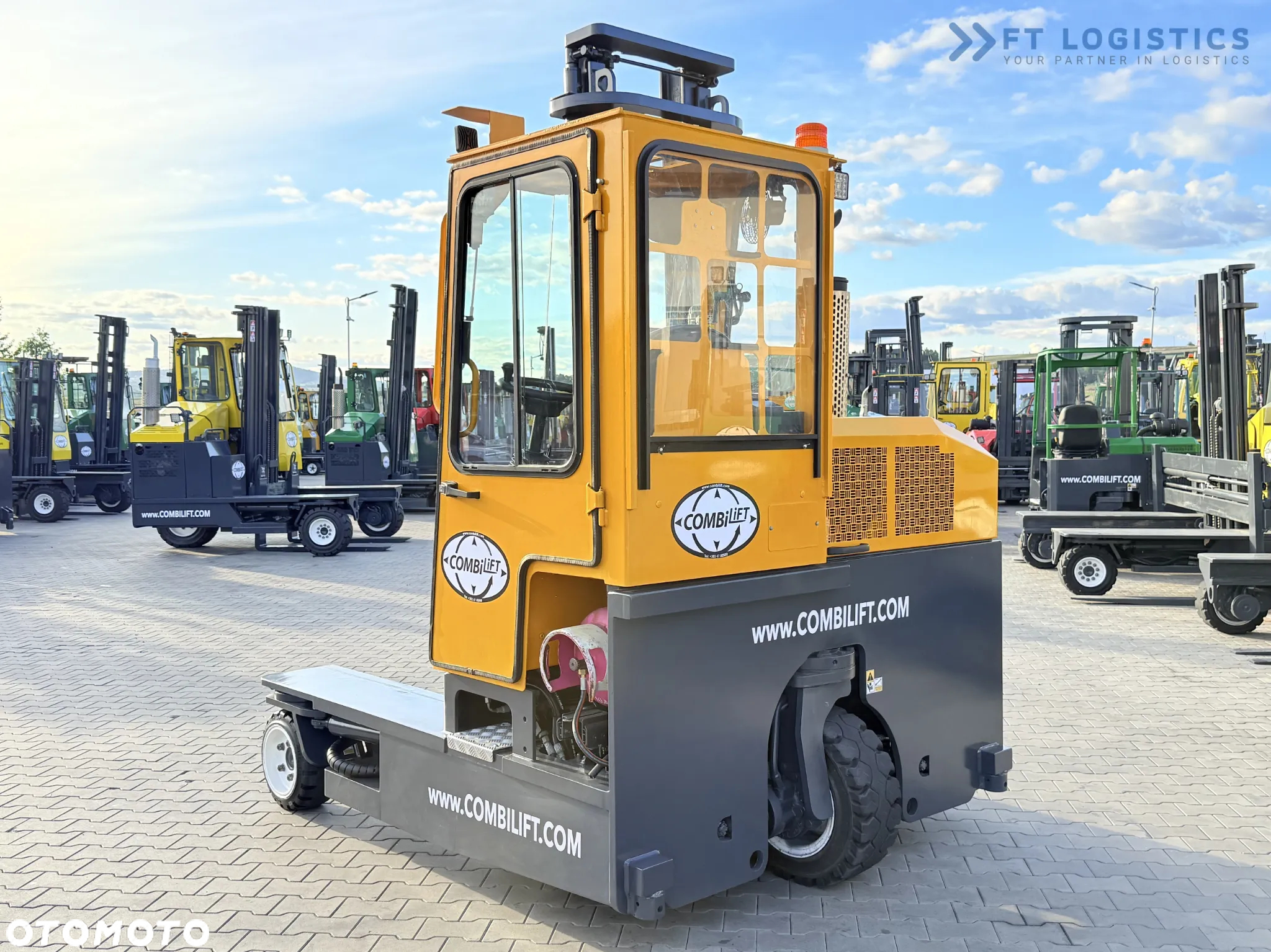 Combilift WÓZEK CZTEROKIERUNKOWY - WIELOKIERUNKOWY C3000 / GAZ/ DUPLEX 4500MM /JEDYNE 3096 MOTOGODZIN /  PRZESUW WIDEŁ / PEŁNA KABINA / STAN IDEALNY / Szeroka oferta wózków czterokierunkowych i bocznych, dopasowanych do różnorodnych potrzeb i zastosowań - 11