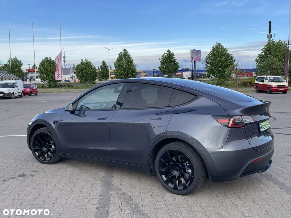 Tesla Model Y Long Range AWD - 3