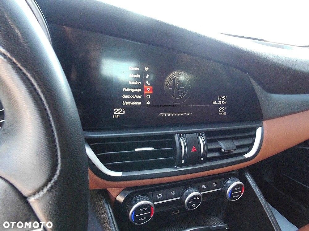 Alfa Romeo Giulia 2.2 AT8 Business - 24