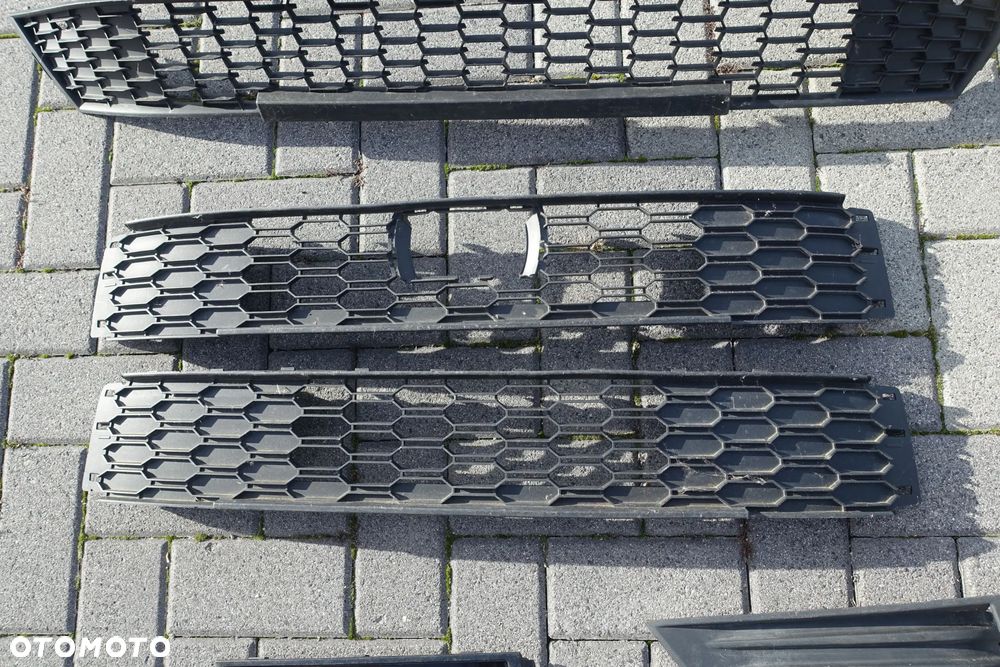 KRATKA ZDERZAKA LEWA PRAWA ŚRODKOWA FABIA II III LIFT IV RS - 3