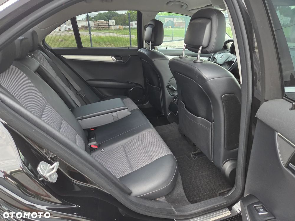 Mercedes-Benz Klasa C 180 Kompressor BlueEFFICIENCY Special Edition - 13