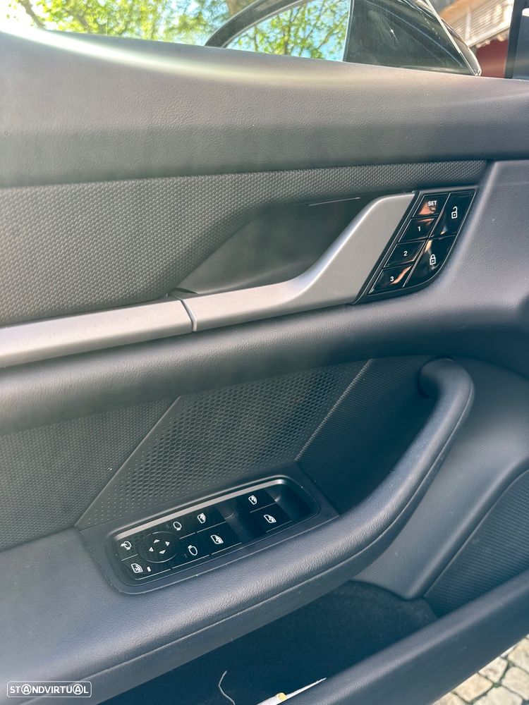 Porsche Taycan 4S - 11