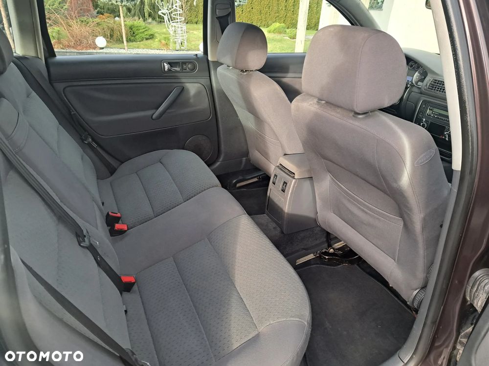 Volkswagen Passat - 14