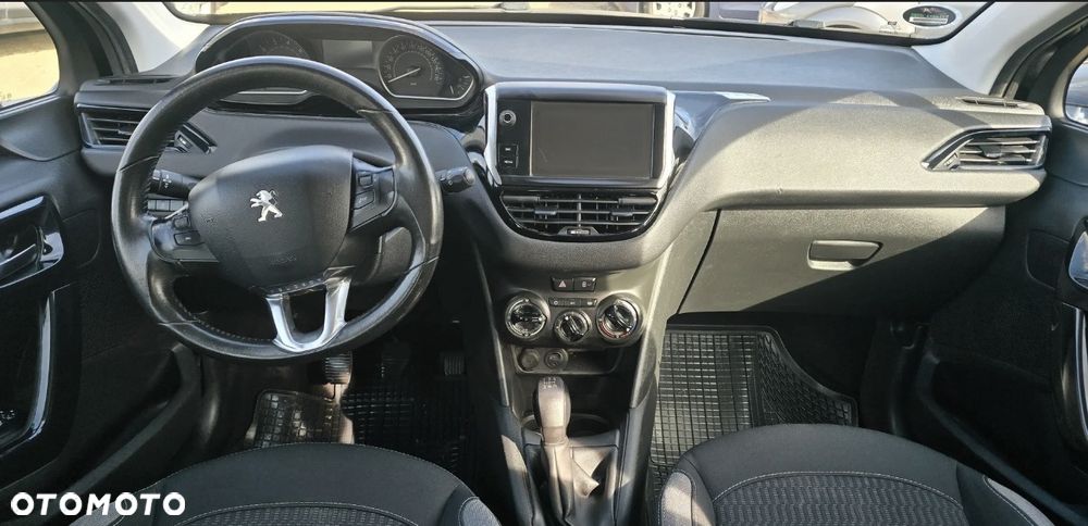 Peugeot 208 - 7