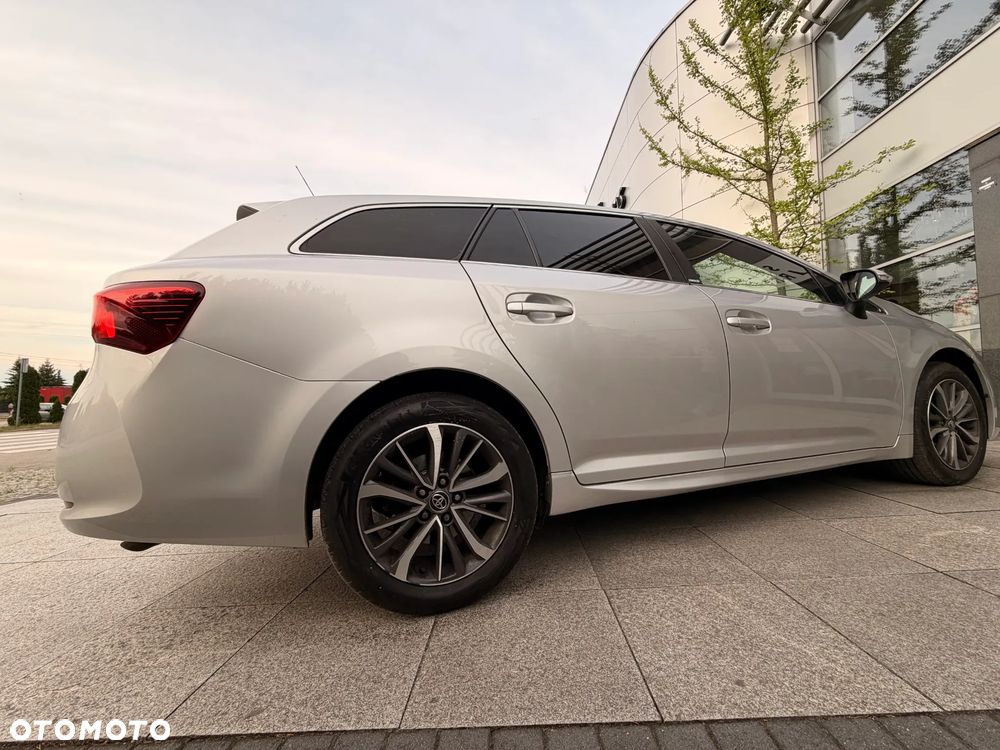 Toyota Avensis - 36