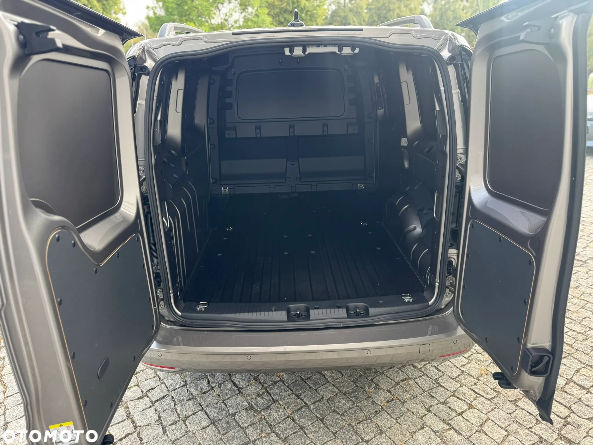 Volkswagen Caddy Maxi Cargo - 6