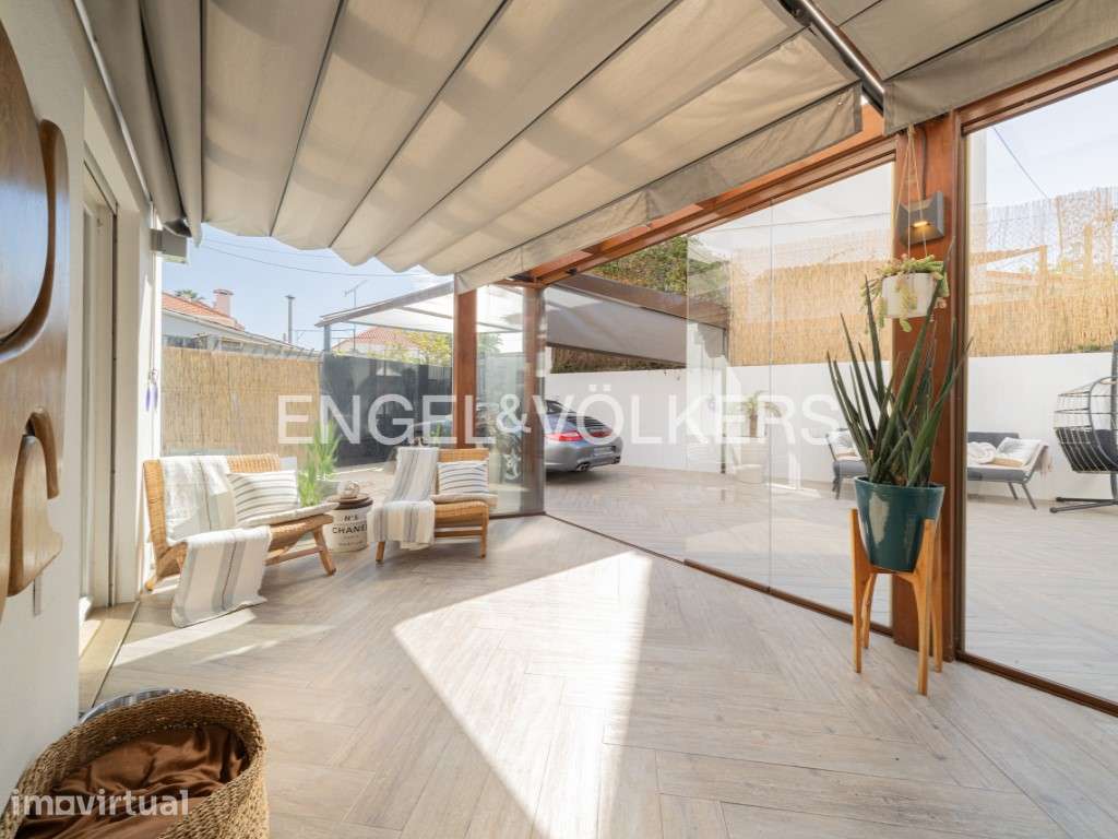 Moradia T4 com terraços e jardim na Encarnação - Grande imagem: 3/44