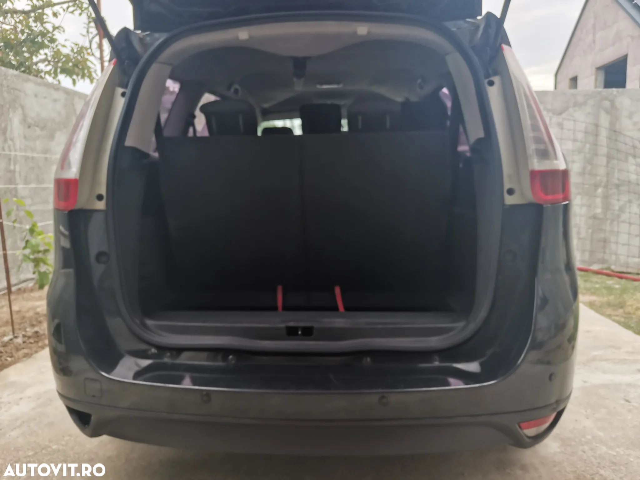 Renault Grand Scenic - 9