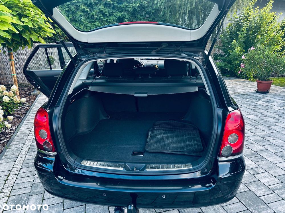 Toyota Avensis 2.0 D-4D - 6