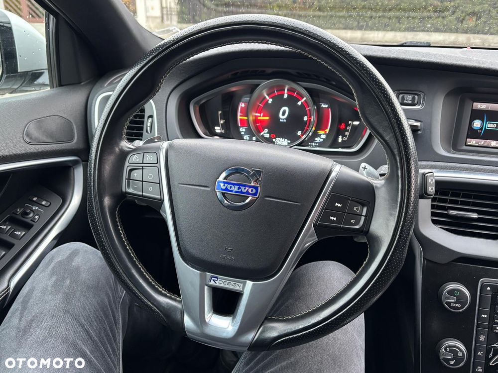 Volvo V40 D4 Geartronic RDesign - 14