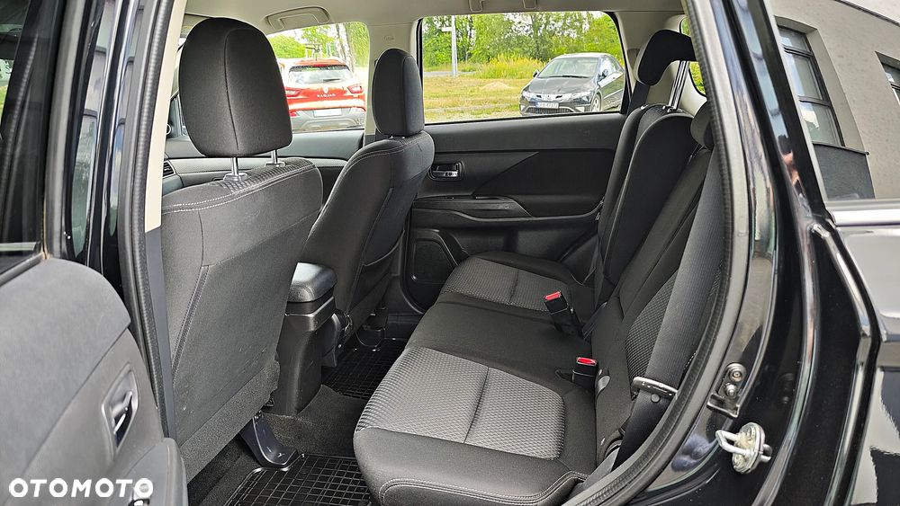 Mitsubishi Outlander - 16
