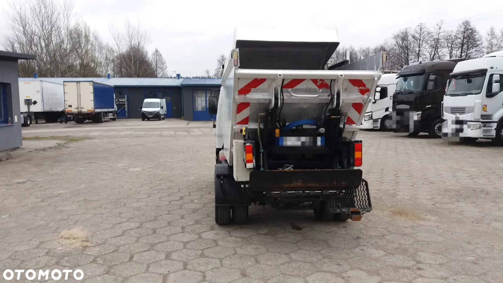 Isuzu P35.Y07 / ŚMIECIARKA DO 3,5 T /FRANCJA - 8