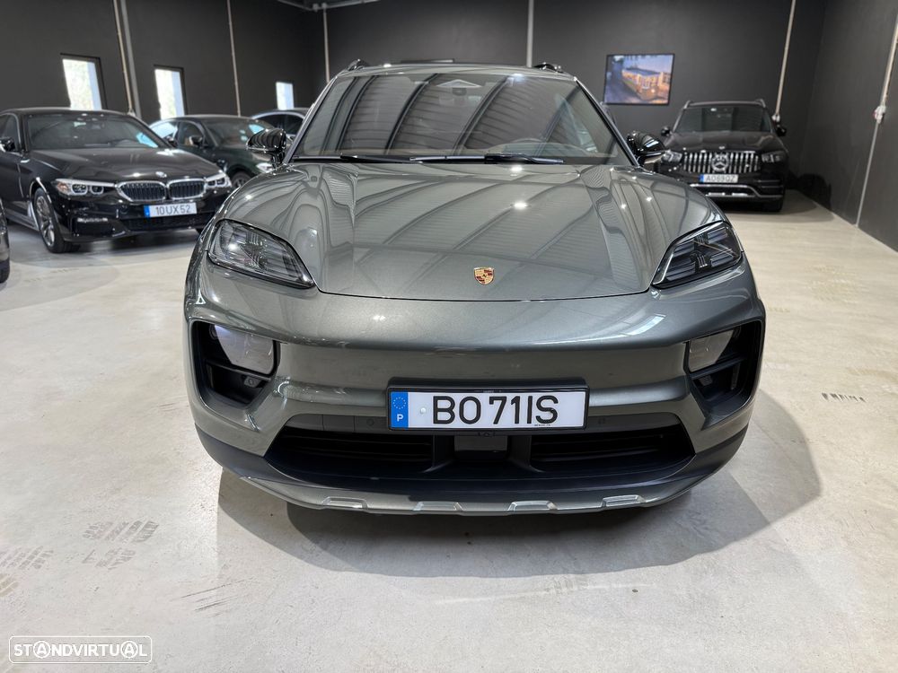 Porsche Macan Electric 4 - 7