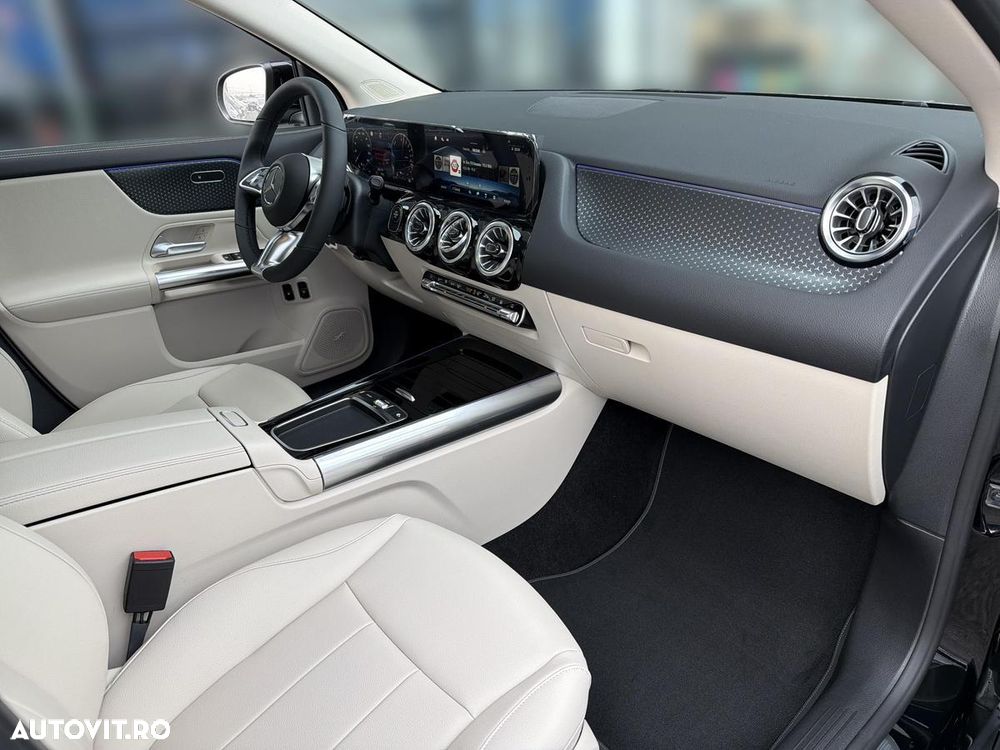 Mercedes-Benz GLA - 13