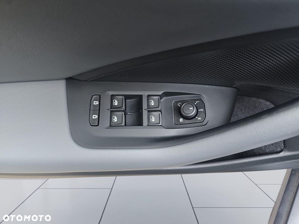 Volkswagen Passat - 19