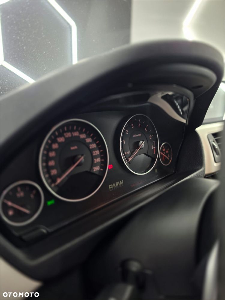 BMW Seria 3 320i - 4