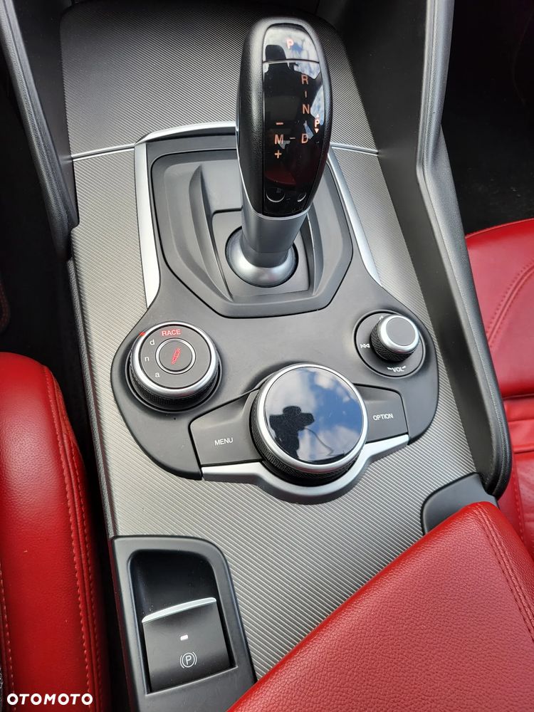 Alfa Romeo Giulia 2.0 Turbo 16V AT8-Q4 Veloce Ti - 37