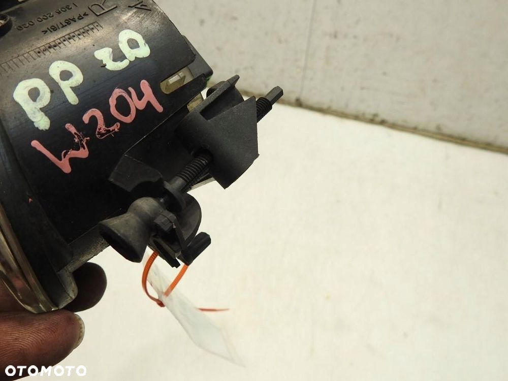 HALOGEN PRAWY MERCEDES W204 1305200029 - 2