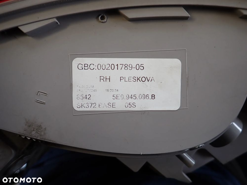 SKODA OCTAVIA III LIFT KOMBI LAMPA PRAWY TYŁ 5E9945096B - 3