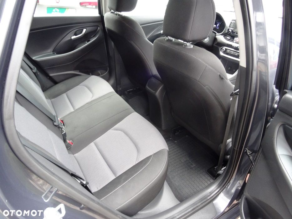 Hyundai i30 1.5 DPI Classic + - 13