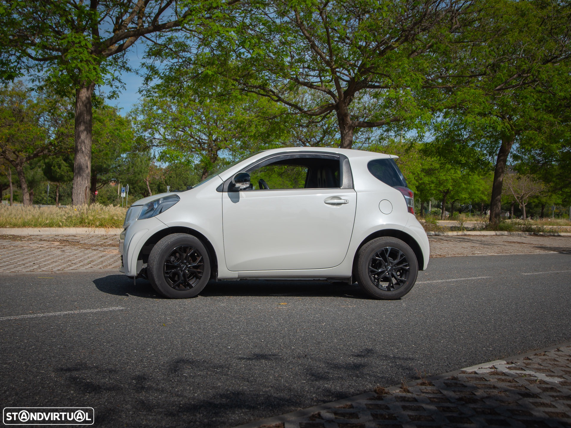 Toyota iQ 1.0 VVT-i 2 MultiDrive - 2