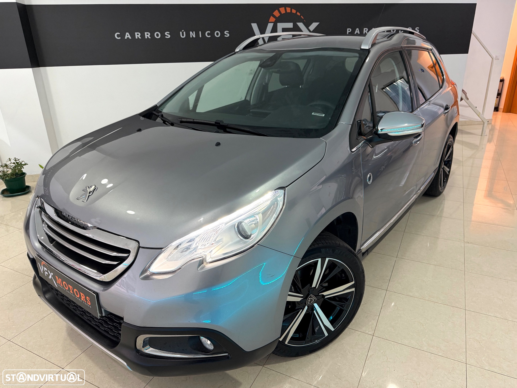 Peugeot 2008 1.2 PureTech Allure - 2