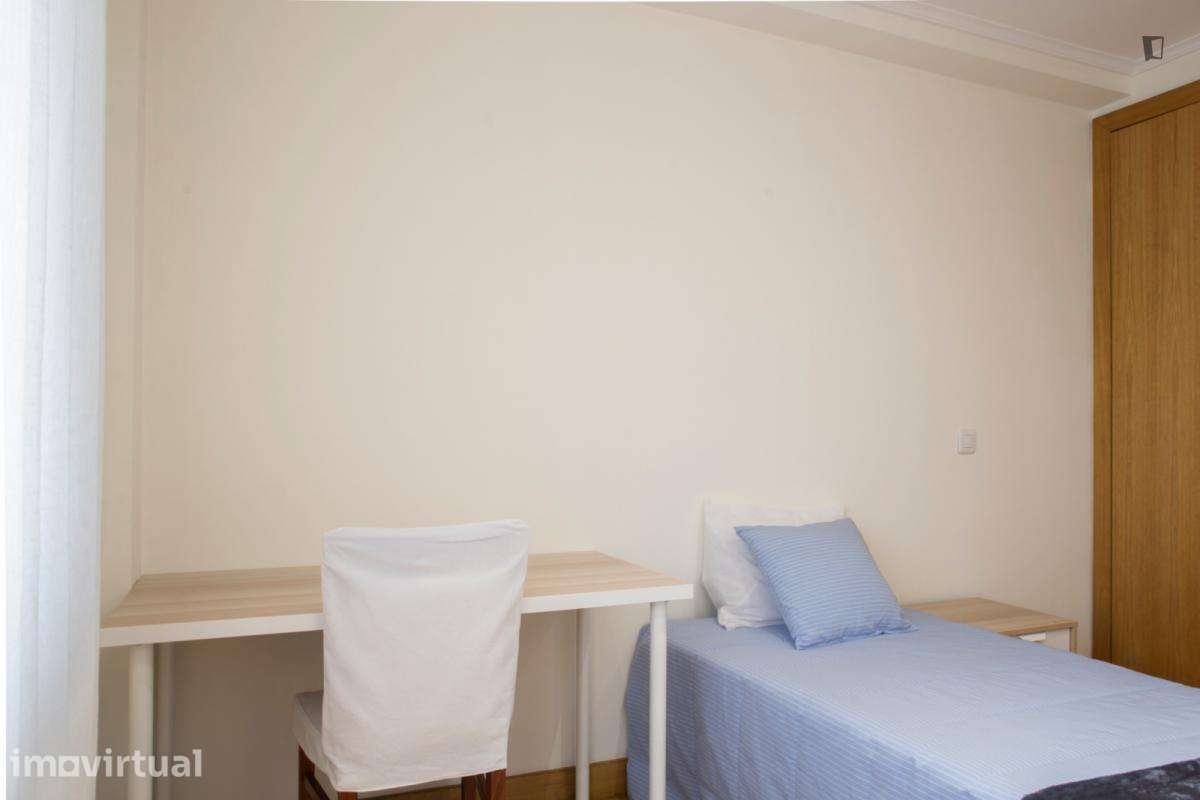 Quarto - localizado em São Mamede de Infesta Porto - Grande imagem: 2/19