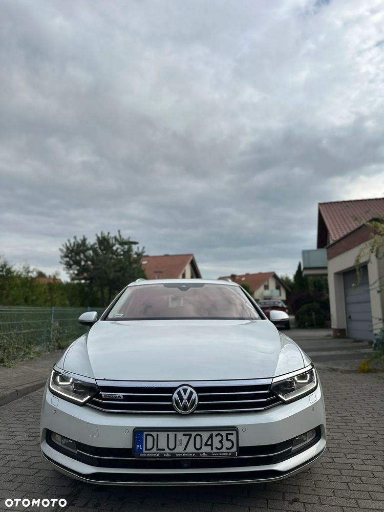 Volkswagen Passat - 1