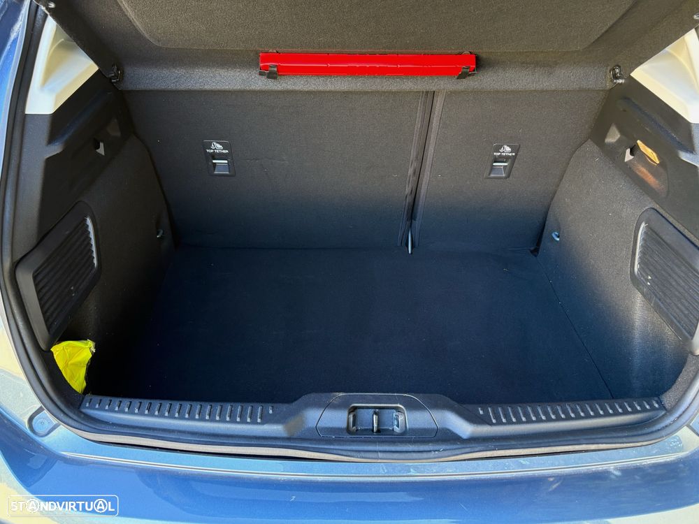 Ford Focus 1.0 EcoBoost Active X - 23