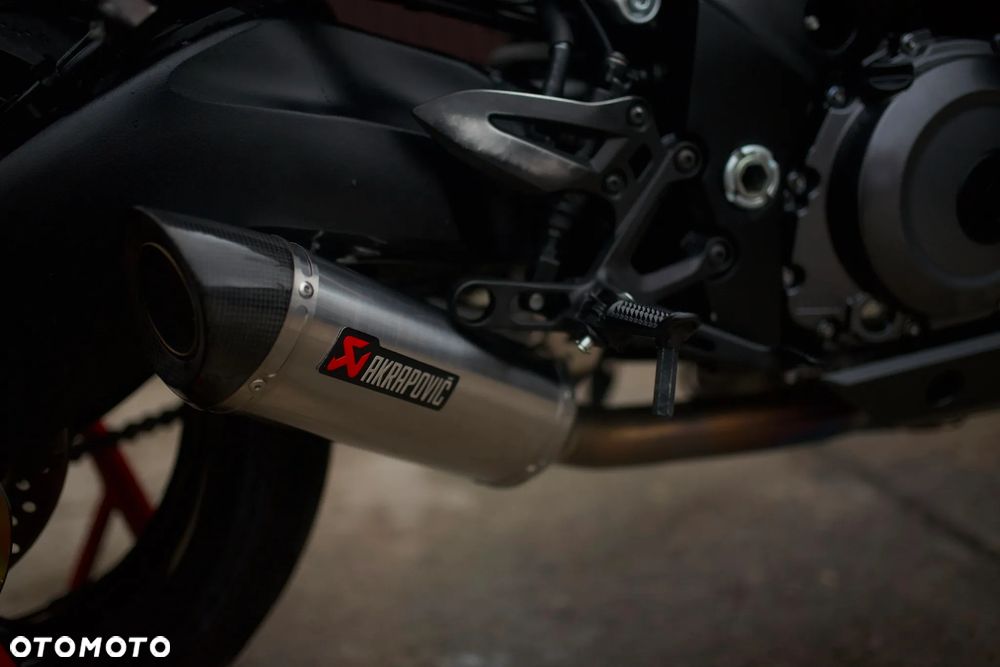 Suzuki GSX - 12