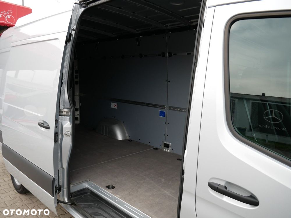 Mercedes-Benz Sprinter - 30