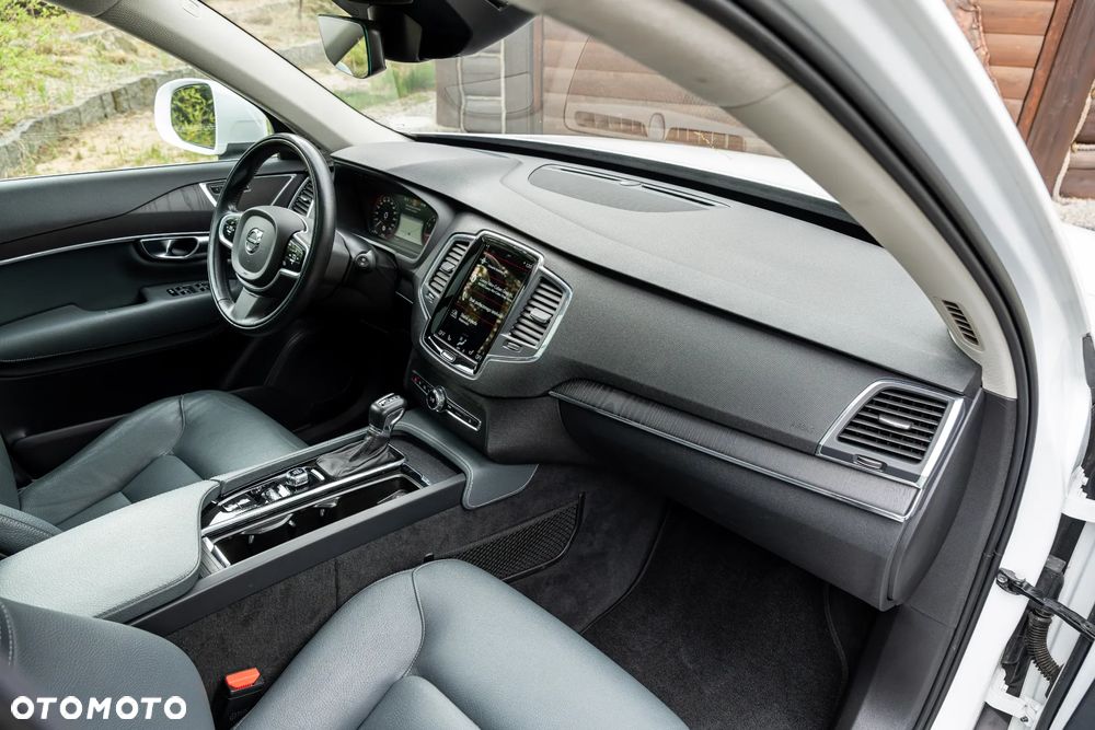 Volvo XC 90 T6 AWD Momentum 7os - 26