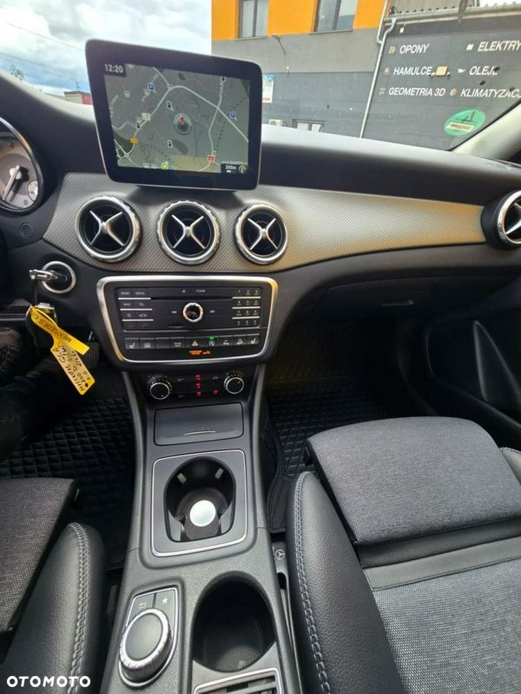 Mercedes-Benz GLA - 24