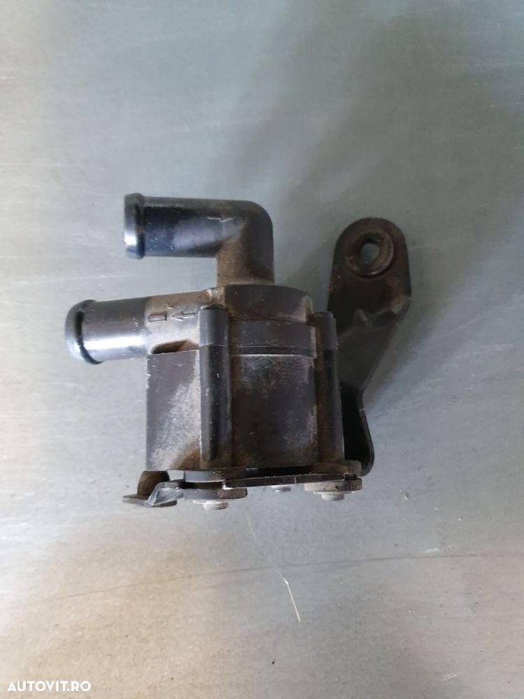 Pompa apa auxiliara BMW F07 F10 F11 F6 F12 F13 F01 cod: 7810702 - 1