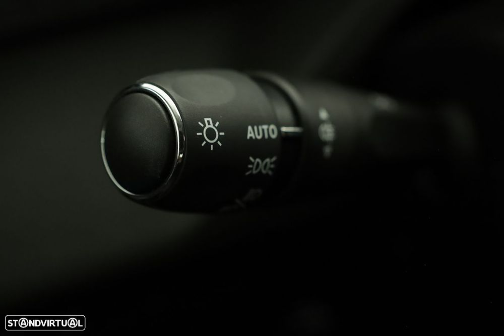 Peugeot 408 1.6 Hybrid Allure e-EAT8 - 18