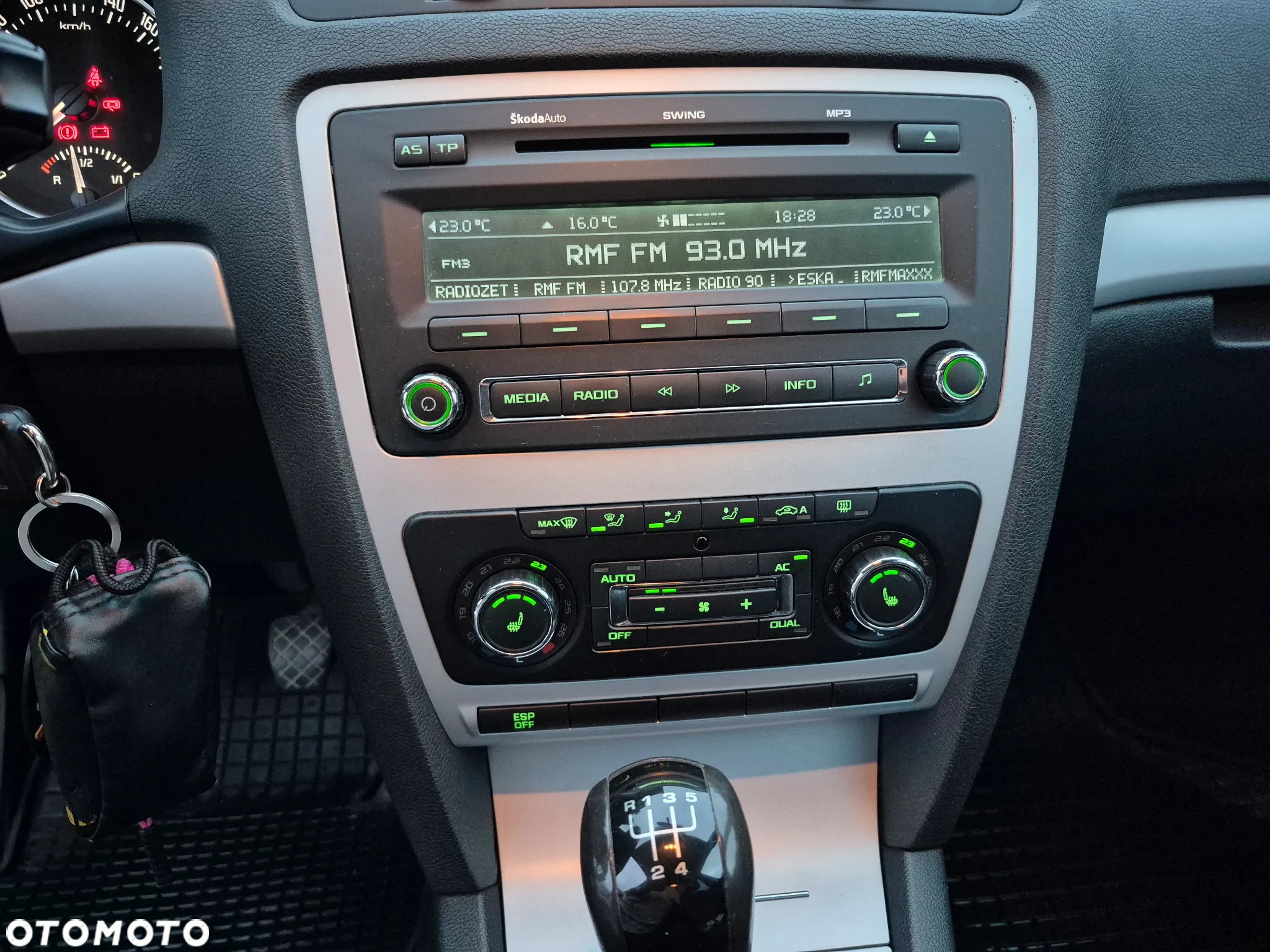 Skoda Octavia 1.6 Ambiente - 10