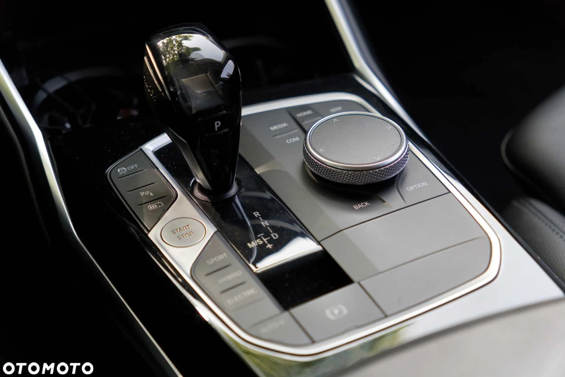 BMW Seria 3 330e PHEV - 33