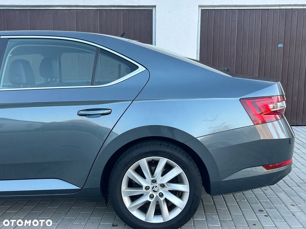 Skoda Superb 1.8 TSI Ambition DSG - 25